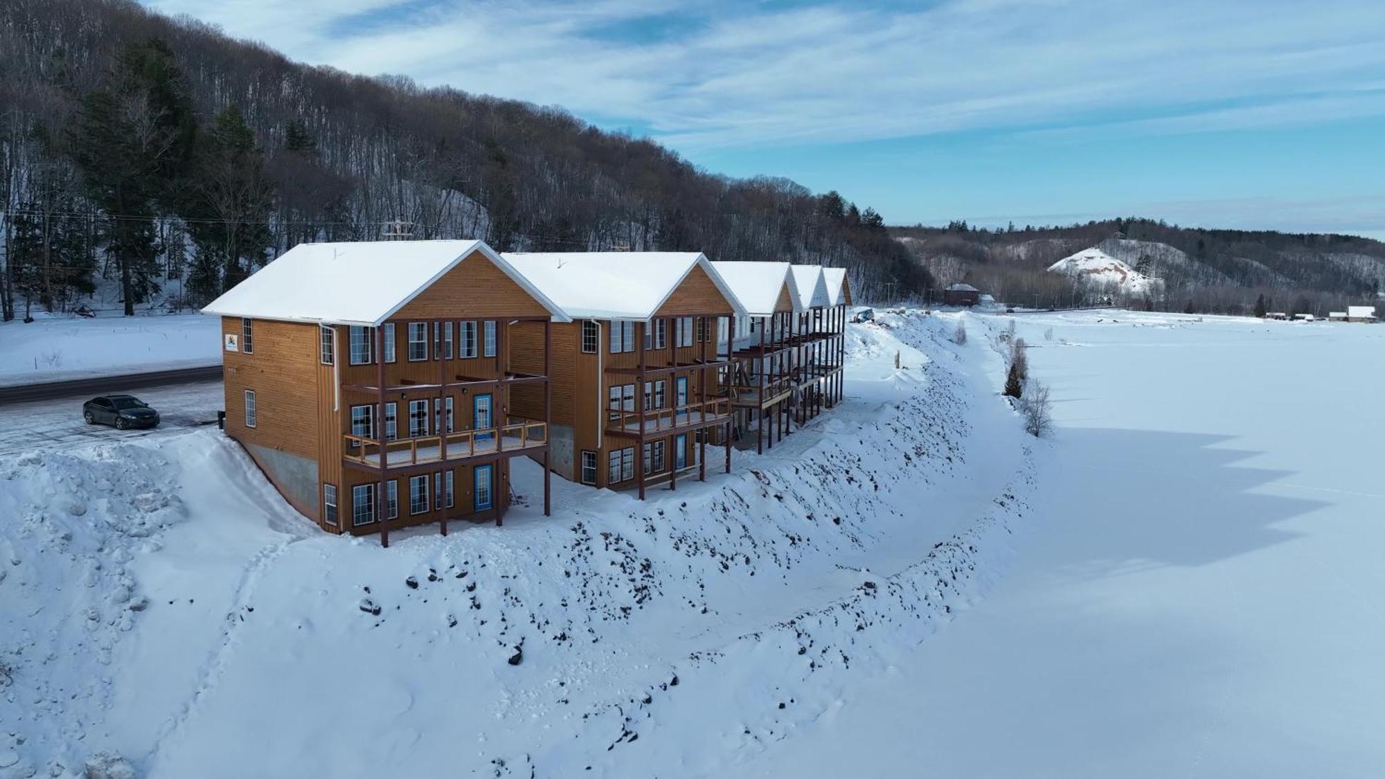 הוטון Keweenaw Waters Resort מראה חיצוני תמונה
