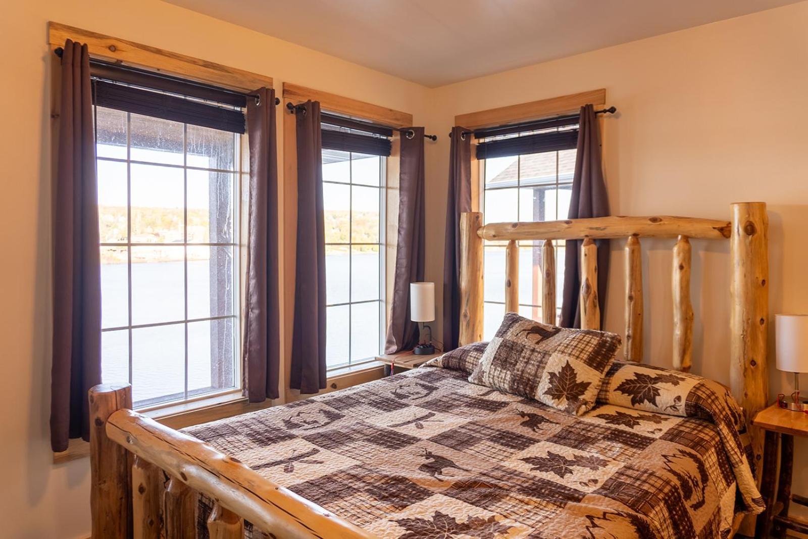 הוטון Keweenaw Waters Resort מראה חיצוני תמונה